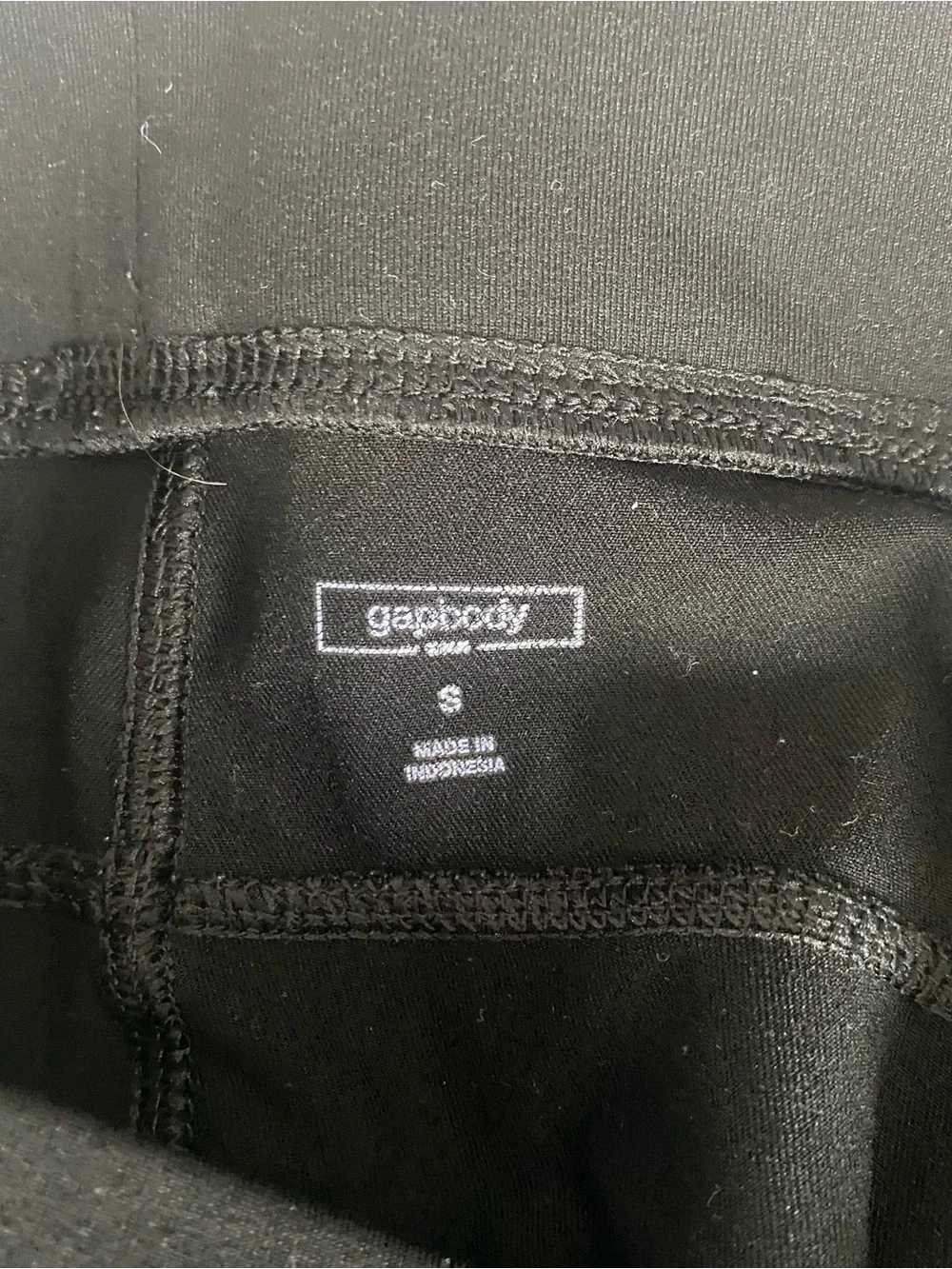 GapBody black cropped Leggings size small